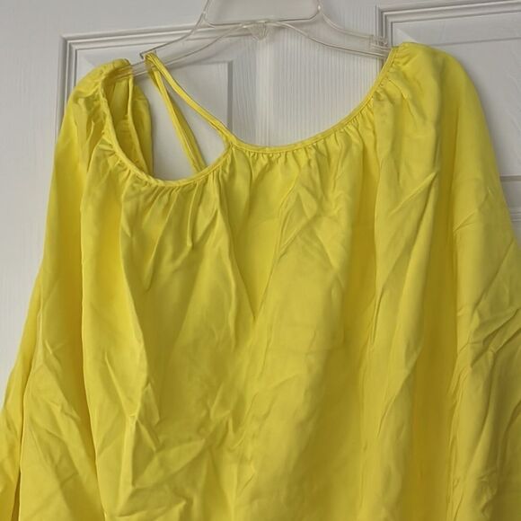 New Revolve L'Academie Yellow Oversized Poncho with Pockets Size Small - Picture 2 of 5